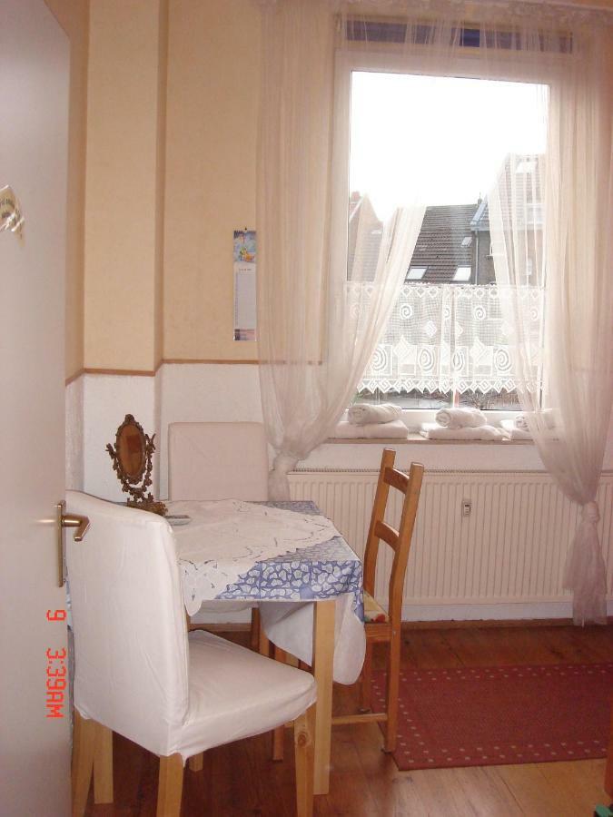 Koeln Vermietung Schwermer Esterno foto
